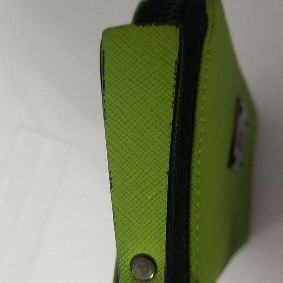 KENNETH COLE  REACTION  GREEN ZIP AROUND WALLET - Picture 4 of 8
